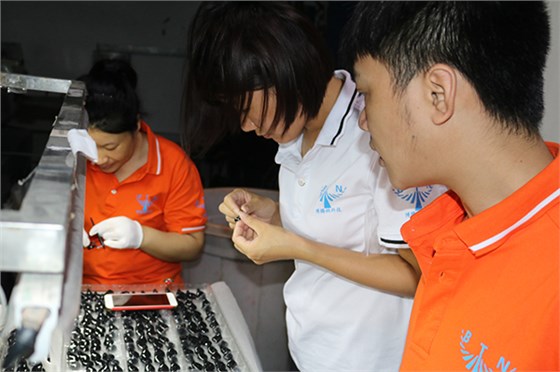 深圳塑膠模具制造廠——博騰納如何做好藍牙耳機模具？