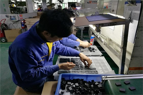 選擇藍(lán)牙耳機模具廠——開模前您需要了解這個！