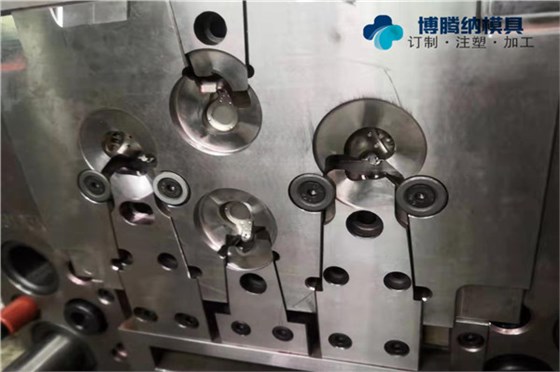 深圳耳機塑膠模具廠哪家好？博騰納300家企業(yè)口碑認(rèn)可