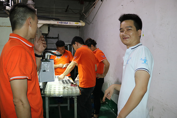 塑膠模具廠博騰納祝各位中秋快樂(lè)！