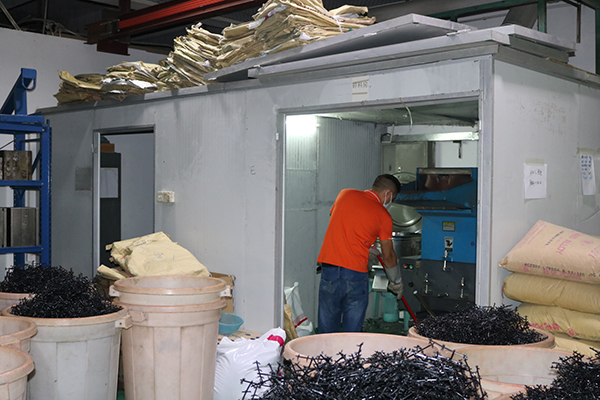 模具制造廠注意了：“工程塑料”也有云泥之別！