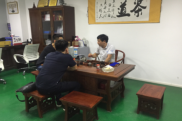 電子產(chǎn)品開(kāi)模，就找深圳精密塑膠模具廠！